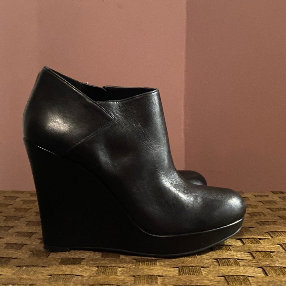 Never worn leather round toes wedges